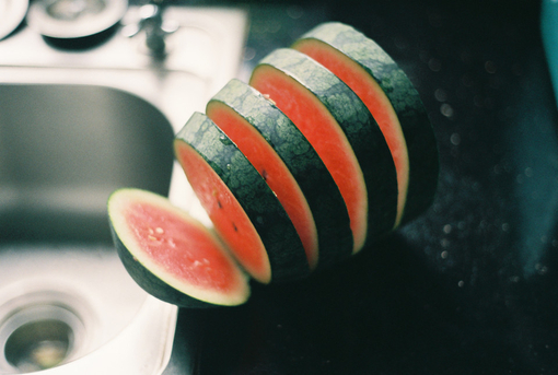 哺乳期间的妈妈能吃钙片吗,宝妈哺乳期可以吃西瓜吗