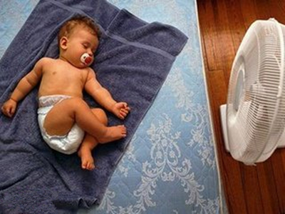 夏天宝宝出汗后的正确处理方法,夏天孩子一运动大量出汗怎么回事