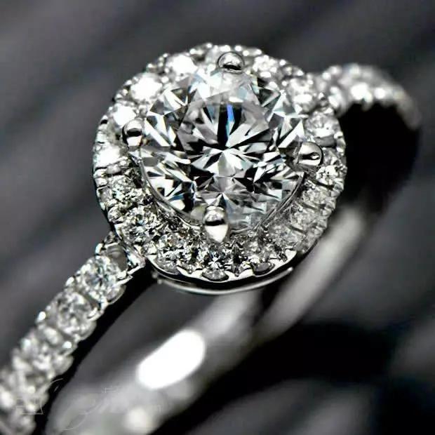 珠宝镶碎钻多少钱一颗,碎钻首饰值钱吗