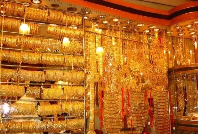 疯了！迪拜又疯了，这次连月亮都摘下来了...设易网1153期