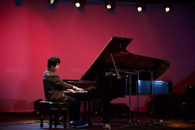 钢琴天才郎朗的故事,郎朗的天赋和勤奋