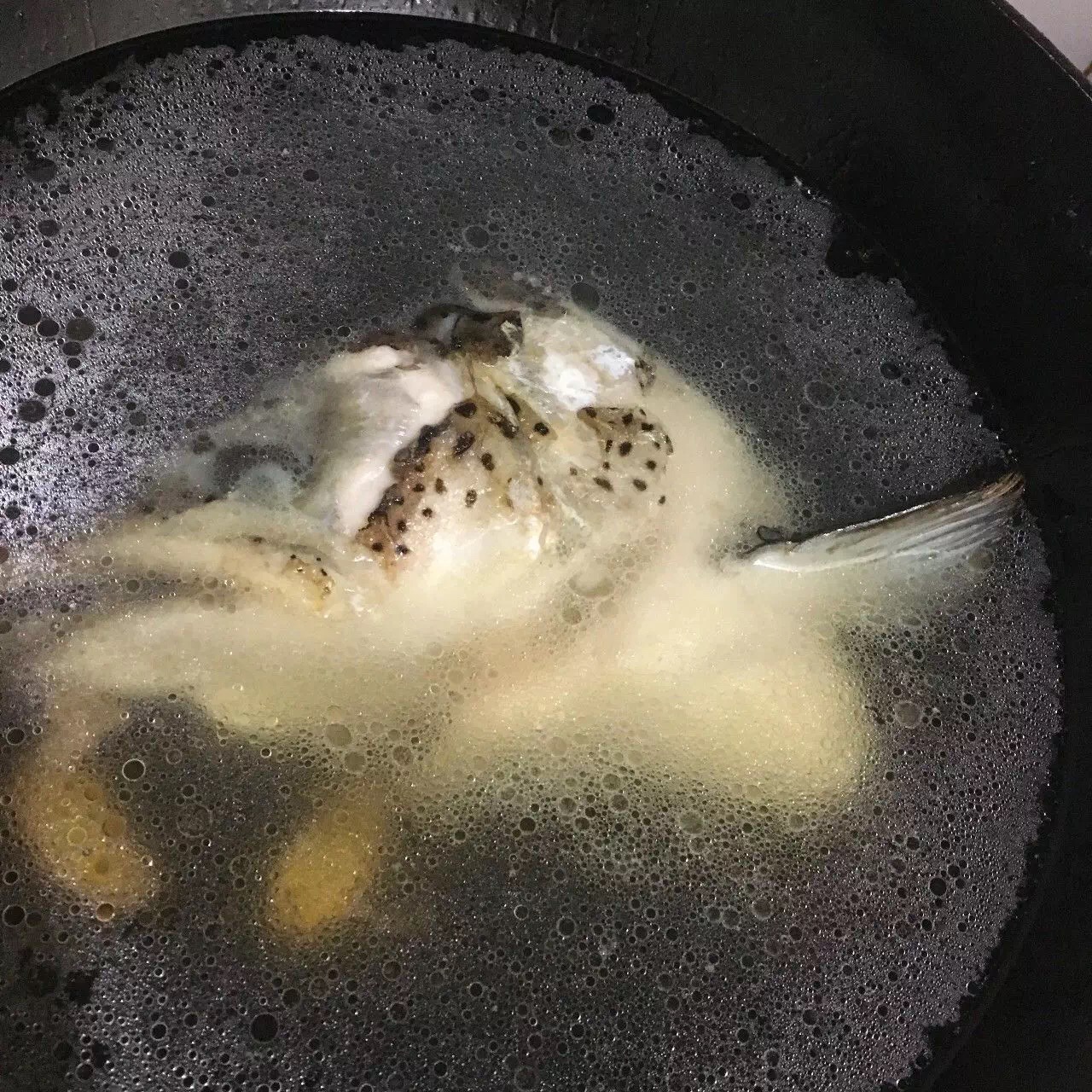 正宗三文鱼头豆腐汤怎么炖,辣三文鱼头豆腐汤