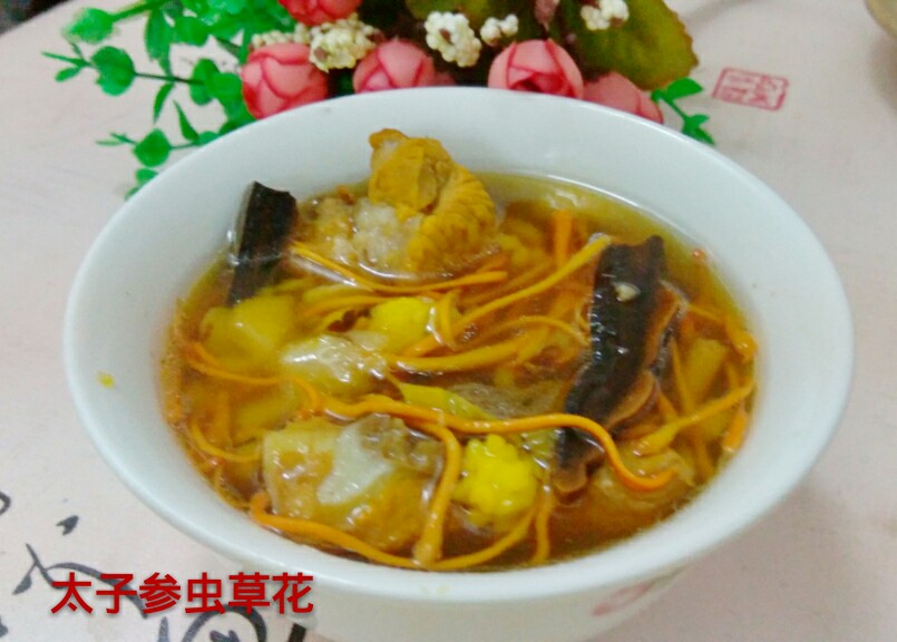 想给孩子增加体质～来一碗太子参虫草花汤吧