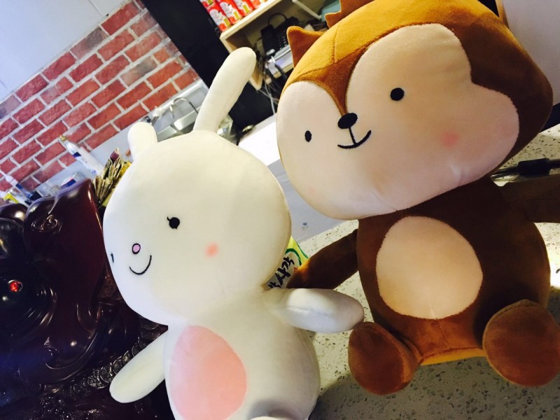 团长探店这是欧巴代言的炸鸡店！你们都不要拦我！我必须要去