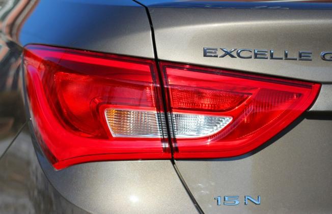 别克英朗20空间,英朗空间坐人实测