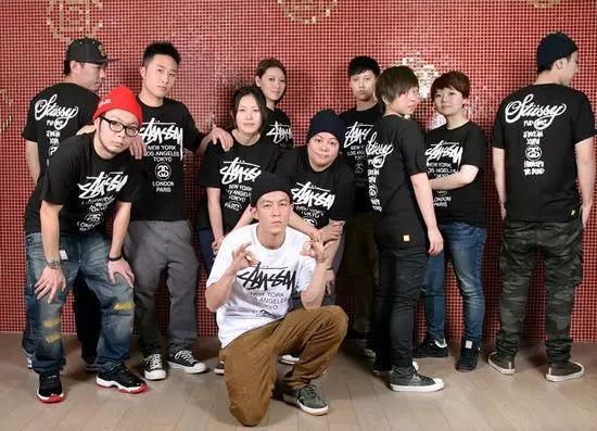 一件t两种穿法,一件t恤的多种穿法