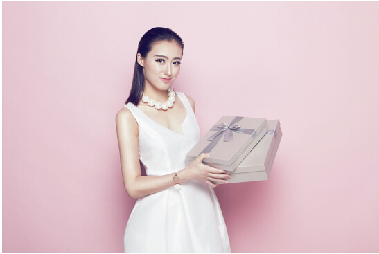 BOOOGE：新经济形势下的礼品围巾新模式