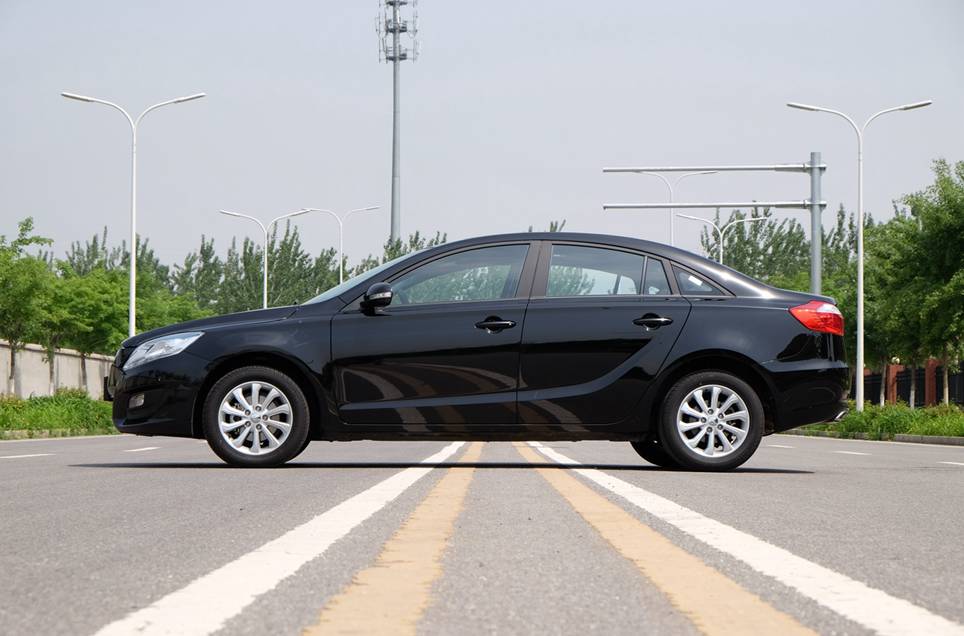 海马m61.5t手动测评,17年自动1.5t海马m6评测