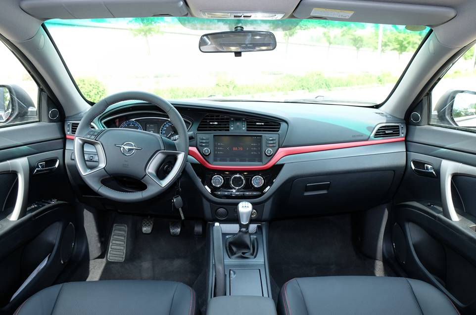 海马m61.5t手动测评,17年自动1.5t海马m6评测