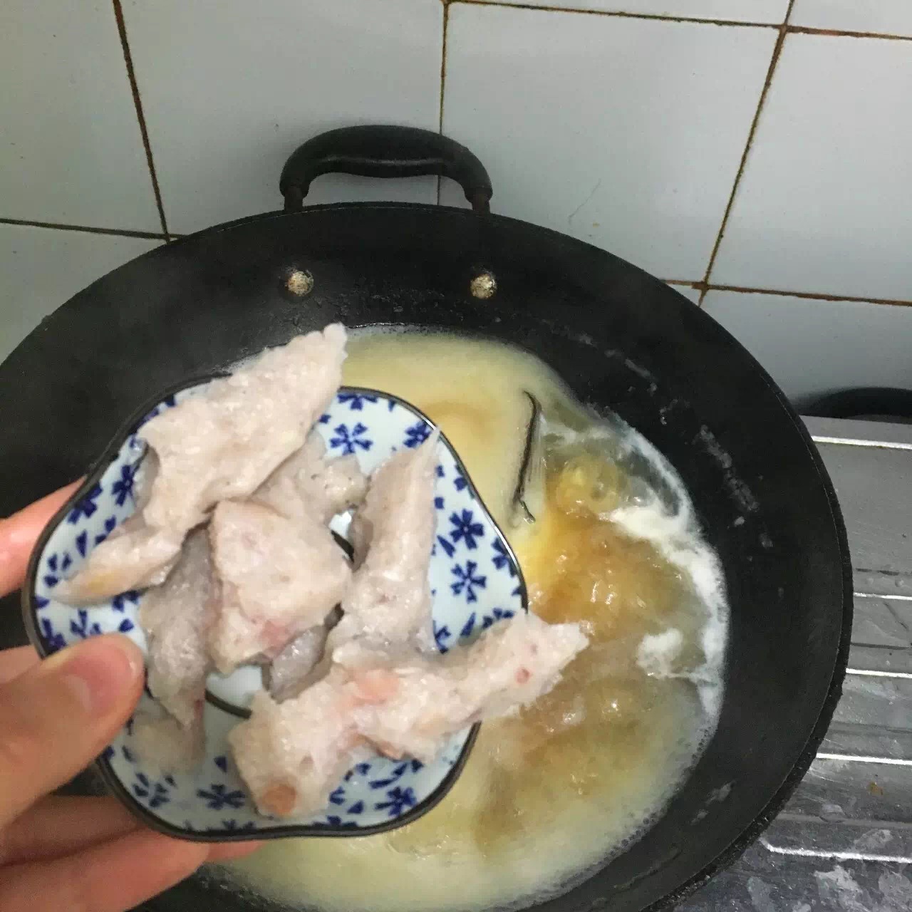 正宗三文鱼头豆腐汤怎么炖,辣三文鱼头豆腐汤