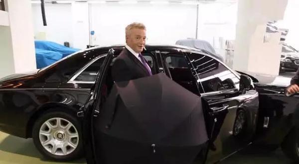 劳斯莱斯上一共有几把雨伞,劳斯莱斯的一把雨伞要多少钱