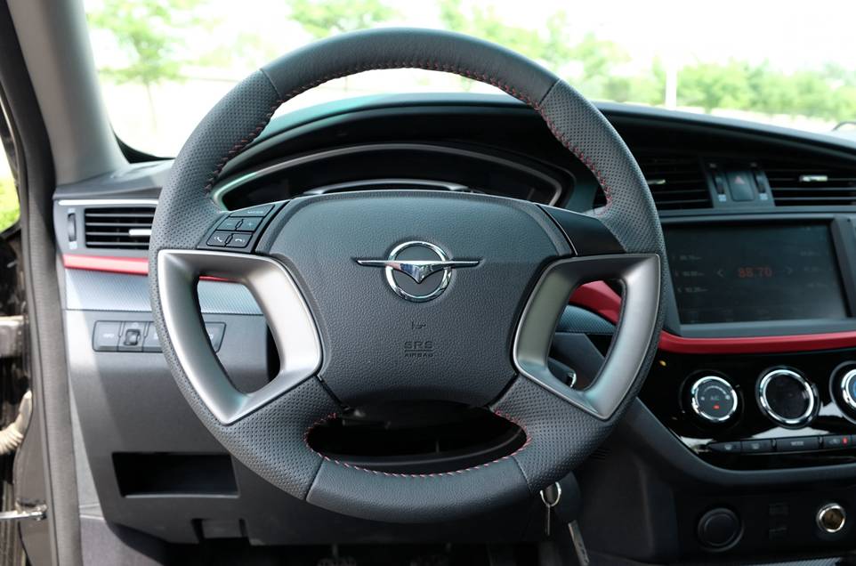 海马m61.5t手动测评,17年自动1.5t海马m6评测