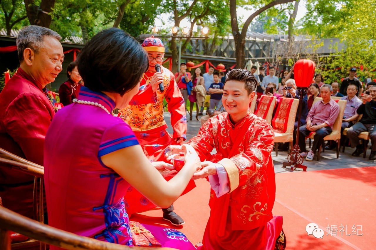 分毫不差按清朝老北京规矩结婚新郎三支箭射向端庄典雅新娘