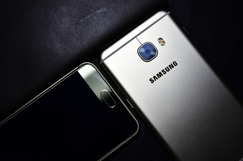 2千块买华为还是买三星,2千多买个二手手机值得吗