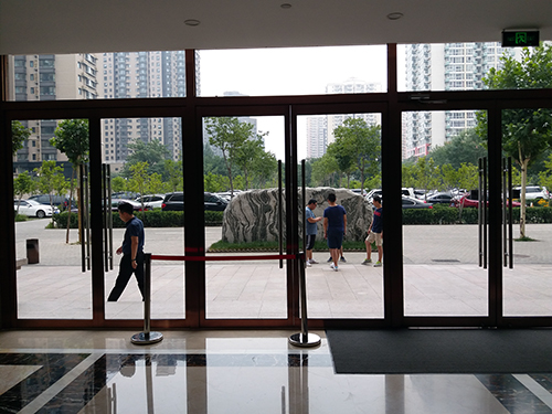 2千块买华为还是买三星,2千多买个二手手机值得吗