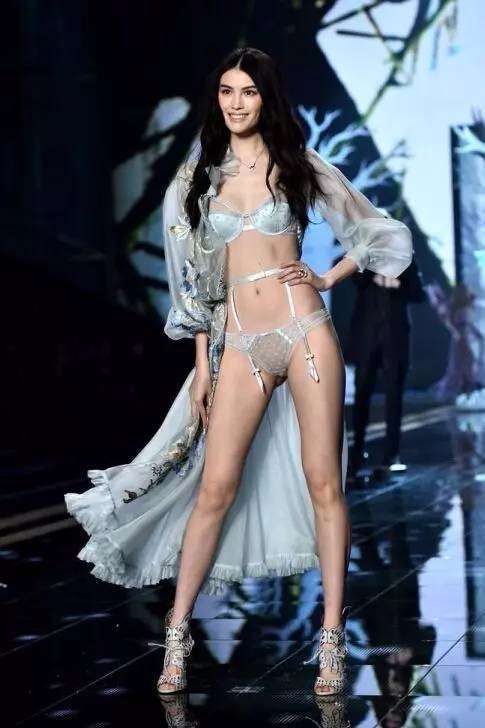 缁村瘑澶х闈㈣瘯妯＄壒,缁村瘑澶х绉诲笀涓婃捣