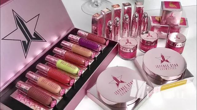 现在的美妆品的名字太太太太少儿不宜了，“一丝不挂”、“事后清晨”、Sex-Proof……