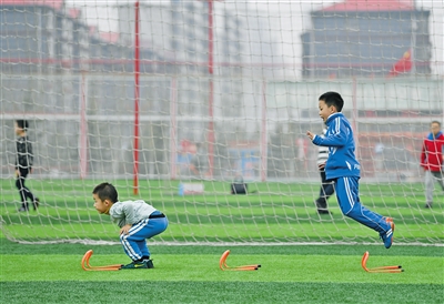 名正青少年足球培训,青少年足球公益培训计划启动