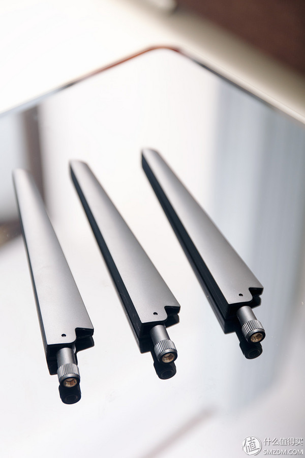 做工精良,外观大气,配置强悍~测NETGEAR美国网件Nighthawk夜鹰R6900别墅级无线路由