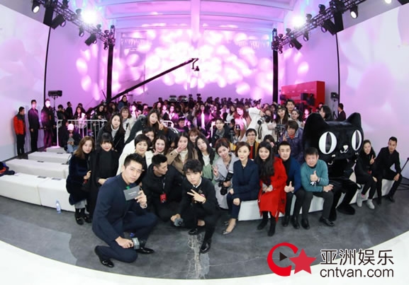 王俊凯roseonly礼盒,王俊凯上海roseonly活动