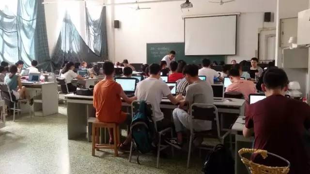 对话成都理工郑仁华：学生审美一塌糊涂，怎撩来那么多企业