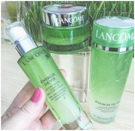 给你试｜这个ins博主人手1个的水光瓶到底是个啥？