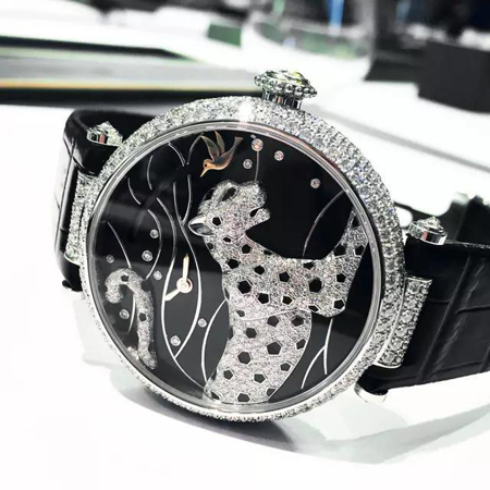 表就表吧，这些时装表非要自称宝宝