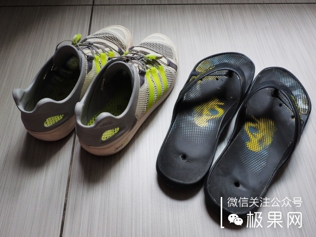 踏海淋雨还怕东西沾水？把东西装这个包全搞定