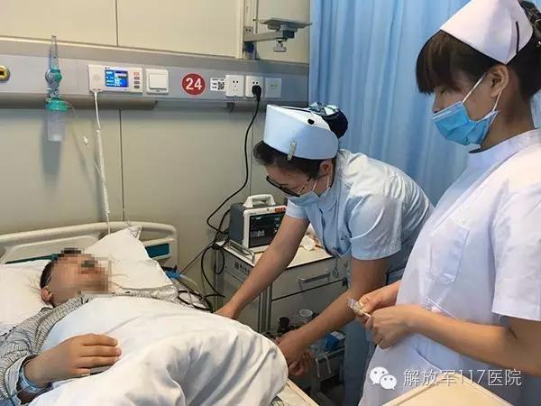 十个医生护士挽救一条生命,十几个医生一起救一个病人