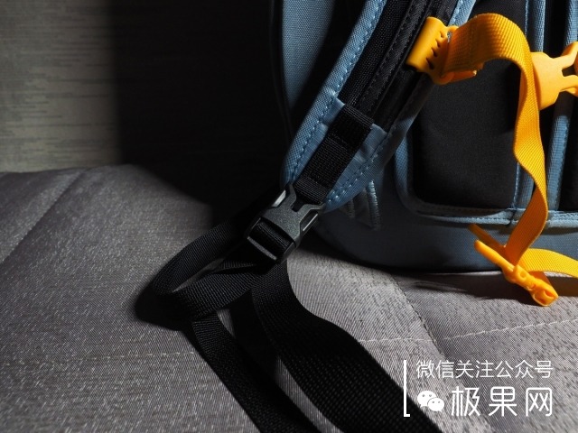 踏海淋雨还怕东西沾水？把东西装这个包全搞定