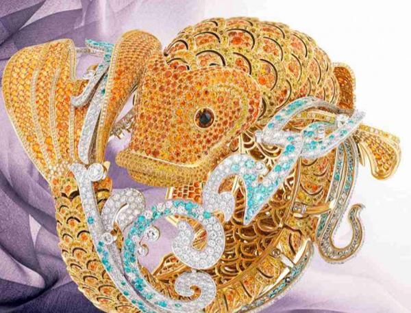 表就表吧，这些时装表非要自称宝宝