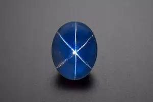 透明度好的星光宝石红色,带星光的宝石透明度不好