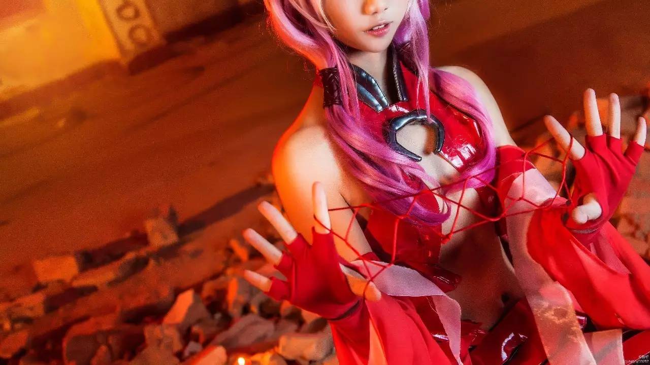 祈妹cos黑衣,祈妹白色战斗服