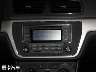 上汽荣威3601.4t,荣威360和大众朗逸