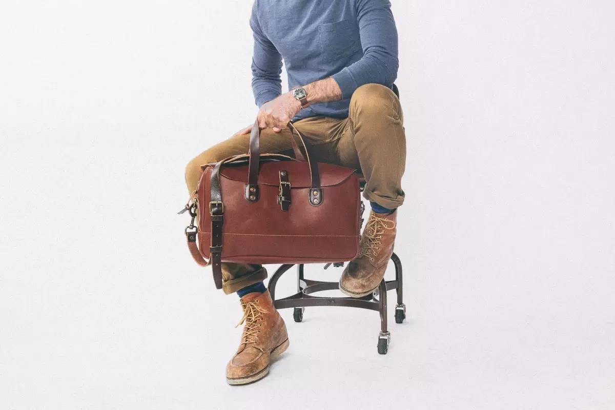 老板出门谈生意带什么包 (商务人士背什么包合适)