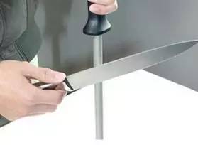 厨刀入门指南：为什么不能拿高级厨刀拍蒜？