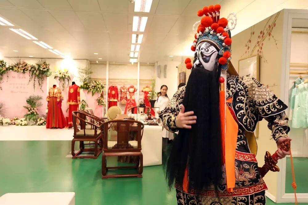 尚品|美衣、美食、美酒、美人，去NE·TIGER高级成衣店享受“四美”！