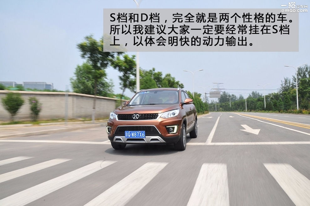 挂s挡的时候要不要松油门,挂着s挡拉手刹对车有什么影响