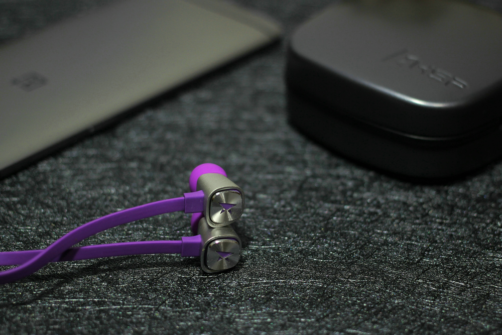 kzsks鏃犵嚎鑰虫満璇勬祴,ksk钃濈墮鑰虫満璇勬祴