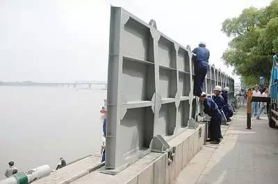 中国洪水防洪力量评论,中国防洪神器最火视频