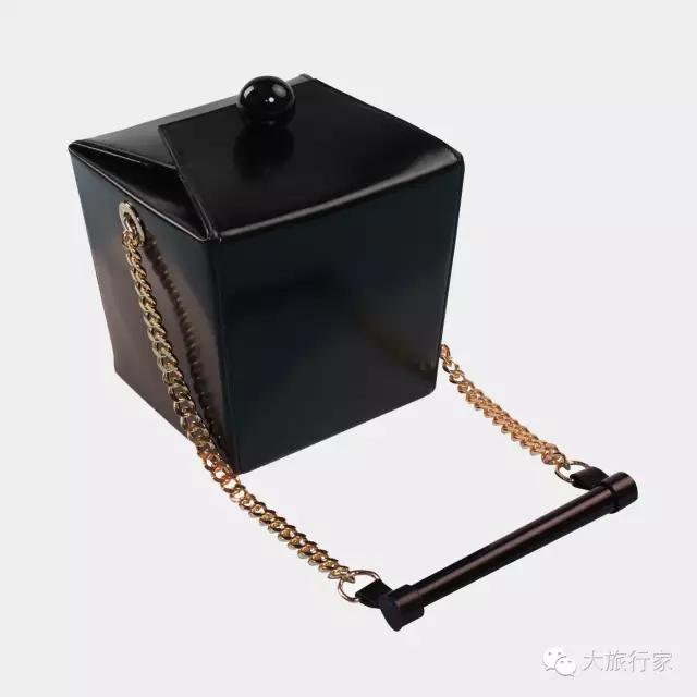 想在旅行中穿的比景色更撩人，何必东走（fei）西逛（qian