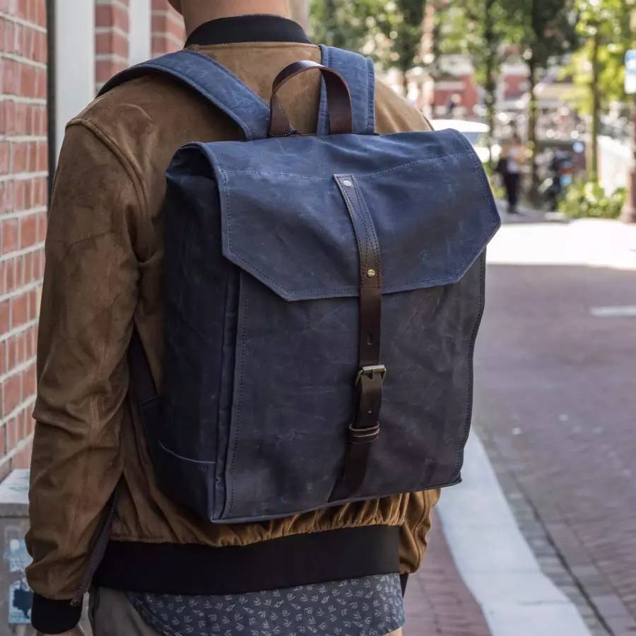 老板出门谈生意带什么包 (商务人士背什么包合适)