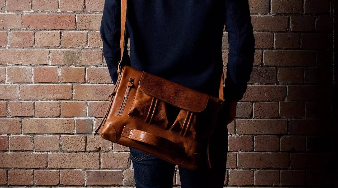 老板出门谈生意带什么包 (商务人士背什么包合适)