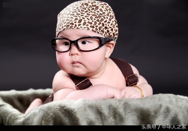 是什么原因，让我的孩子成了“四眼崽”