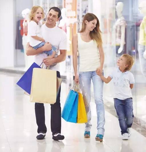 大牌，折扣！FM小镇打造小香港，休闲购物两不误！