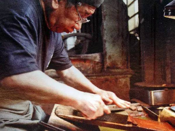 厨刀入门指南：为什么不能拿高级厨刀拍蒜？