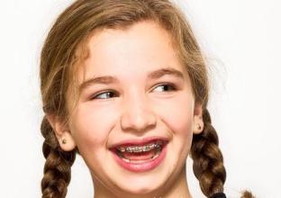 牙齿地包天可以自己咬回来吗,孩子牙齿地包天矫正最佳时间