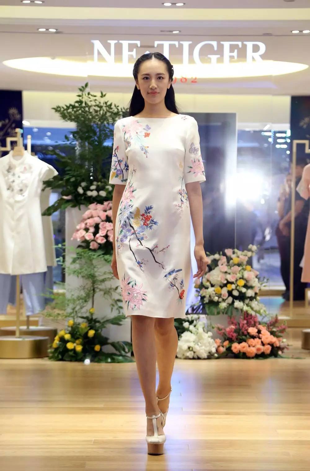 尚品|美衣、美食、美酒、美人，去NE·TIGER高级成衣店享受“四美”！