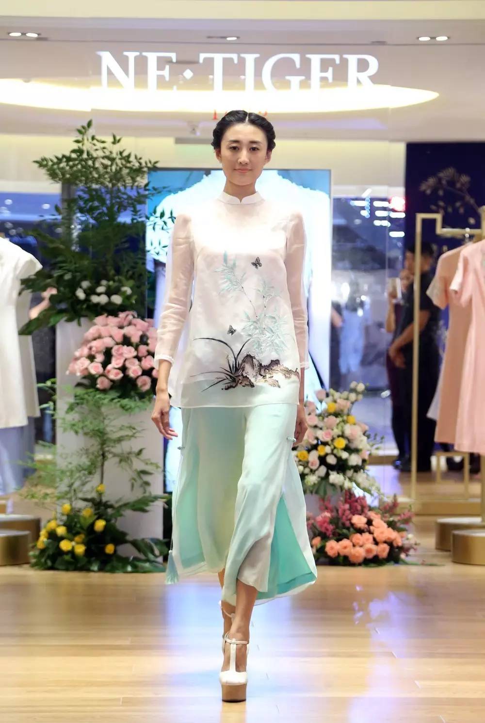 尚品|美衣、美食、美酒、美人，去NE·TIGER高级成衣店享受“四美”！