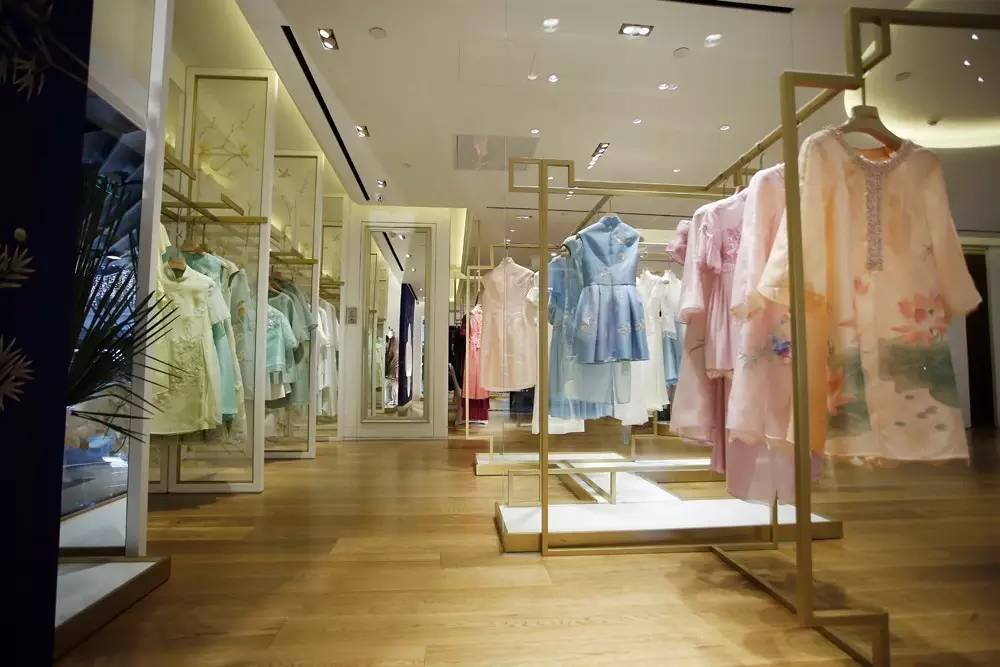 尚品|美衣、美食、美酒、美人，去NE·TIGER高级成衣店享受“四美”！